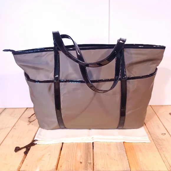 Kate Landry diaper bag tote & removable changing pad - Picture 9 of 15